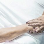Se defendió de un asalto en Turquía y un ladrón le mordió la mano: el caso del comerciante que casi pierde un brazo
