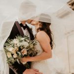 Se casaron y cuatro años después descubrieron quién era el misterioso intruso en su boda